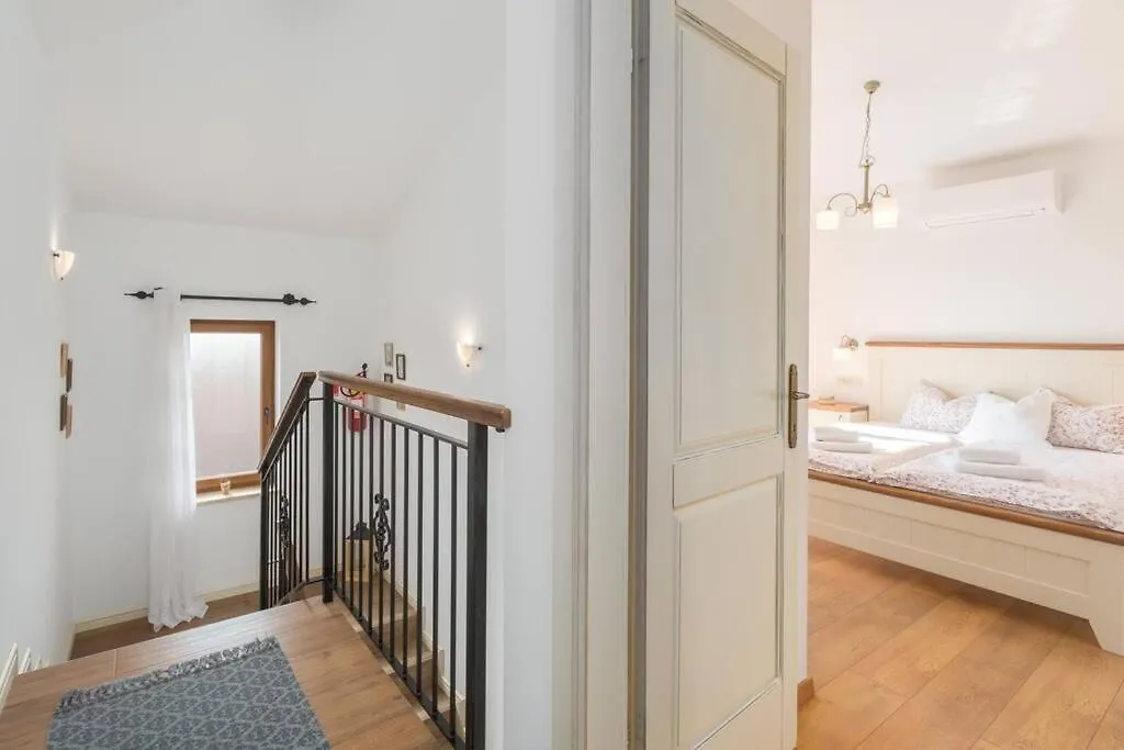 Villa Marina With Pool, Bbq & Parking Near Porec Jasenovica