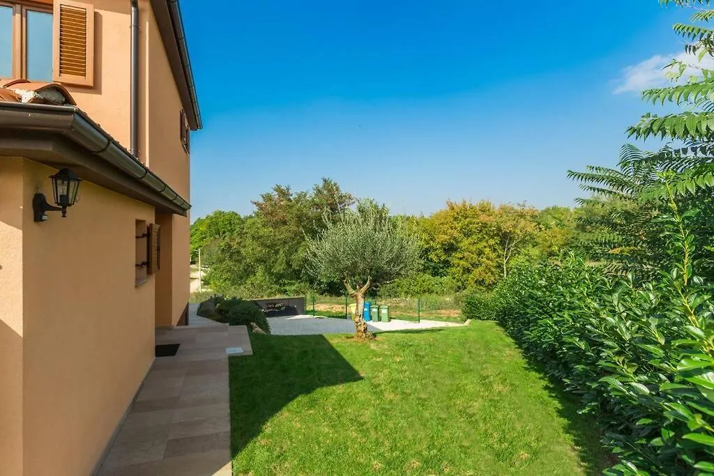 Villa Marina With Pool, Bbq & Parking Near Porec Jasenovica
